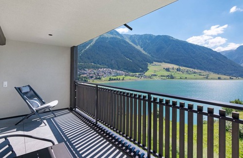Resia Apartment | Residence Froy Apartment 6 – Lake View, Whirlpool & Breakfast Included