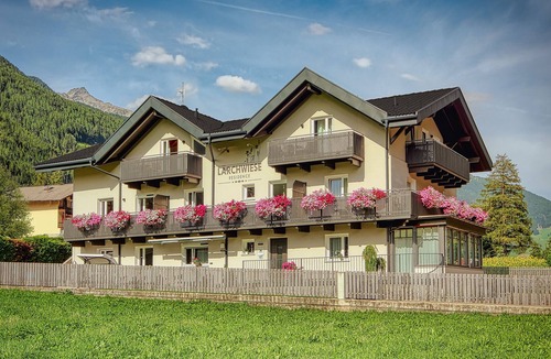 San Giacomo Apartment | Residence Lärchwiese apartment no. 1 with a view of the mountains