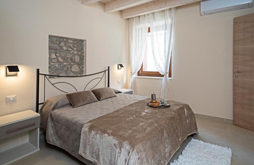 Pacengo Apartment | RESIDENZA G&J - Regarda Travel