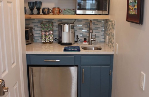 George Town Apartment | Resort Amenities and TOTALLY Remodeled