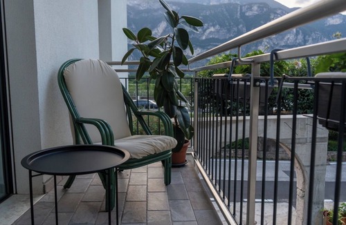 Lavis Apartment | Rey residents