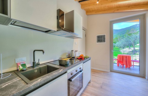Roe Volciano Apartment | Ricomilla-Ulivo -Balcony, Garden & Privat, Roè Volciano, Italy