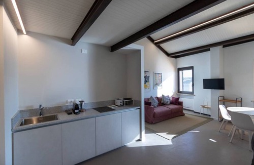 Citta Antica Apartment | Rivadige Suite 4 Verona Journeys with beautiful view on the river