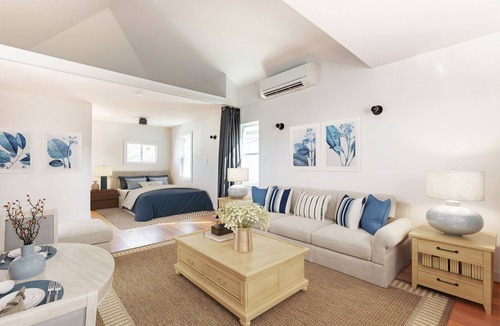 Queens Apartment | Rockaway Beach Loft! Coastal Farmhouse 2nd FLR APT high vaulted ceilings!