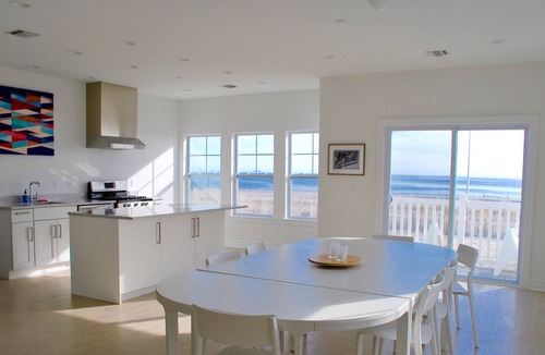 Queens House | Rockaway Beach Oceanfront family vacation home