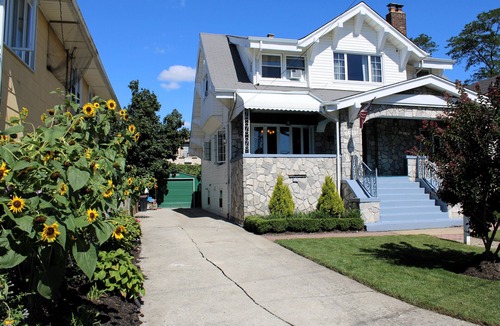 Queens House | Rockaways Hisoric Retreat | 4BR