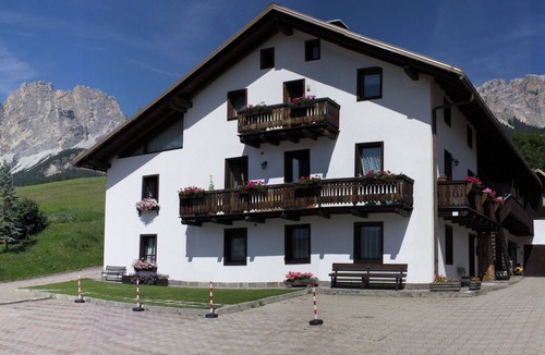 Cortina d'Ampezzo Apartment | Romantic Suite Faloria - sunny, Wi-Fi, balcony, parking space, bus 130mt away
