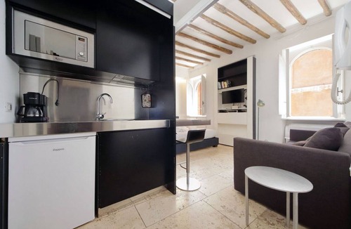 Rione V Ponte Apartment | Rome, historic center, modern studio apartment for 2