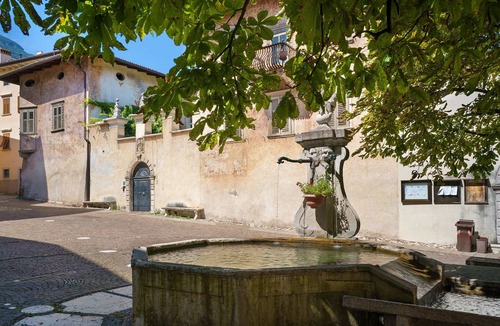 Villa Lagarina Apartment | Room 'Alessandro A Ermione' with Wi-Fi