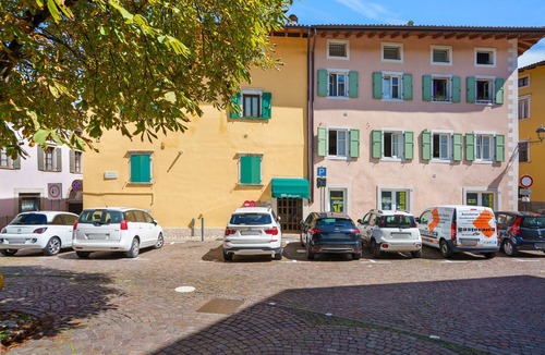 Villa Lagarina Apartment | Room 'Alessandro A Beatrice' with Wi-Fi