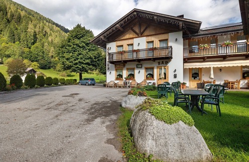 Caderzone Terme Apartment | Room 'Camera Tripla N 5' with Mountain View, Shared Garden and Wi-Fi