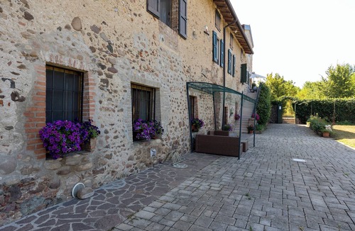 Santa Lucia ai Monti Apartment | Room 'Il Serraglio Terra' with Shared Garden, Wi-Fi and Air Conditioning