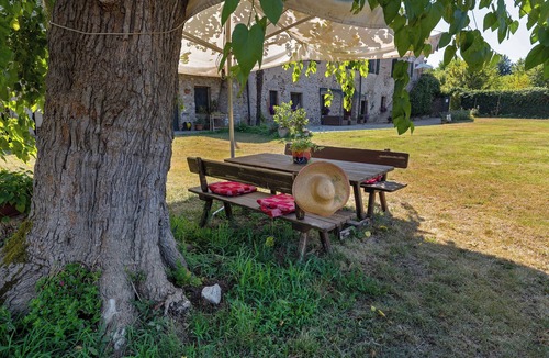 Santa Lucia ai Monti Apartment | Room 'Il Serraglio Terra' with Shared Garden, Wi-Fi and Air Conditioning