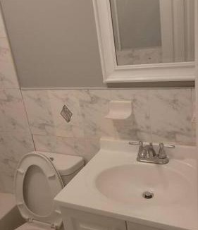 Queens House | Room in a Beach House with King Size bed in a landlord hosted three bedroom apartment