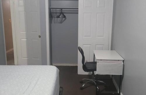 Queens House | Room in a Beach House with King Size bed in a landlord hosted three bedroom apartment