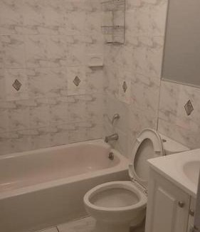 Queens House | Room in a Beach House with King Size bed in a landlord hosted three bedroom apartment