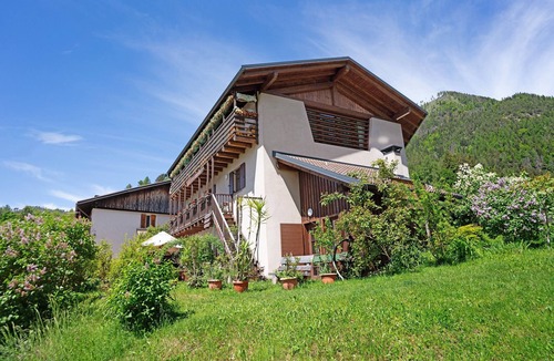 Sant'Orsola Terme Apartment | Room 'Lagemma-stanza Dei Mirtilli' with Mountain View, Shared Garden and Wi-Fi