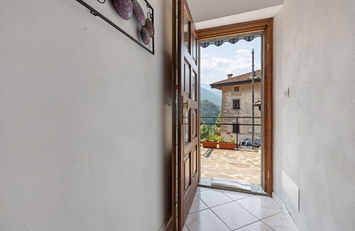 Roncone Apartment | Room 'Meridiana' with Mountain View and Wi-Fi