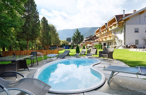 Sarntal Apartment | Room 'Olympia Zimmer 204' with Mountain View, Shared Garden and Wi-Fi