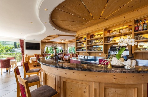 Tirolo Apartment | Room 'Passerblick Suite 4' with Mountain View, Wi-Fi and Air Conditioning