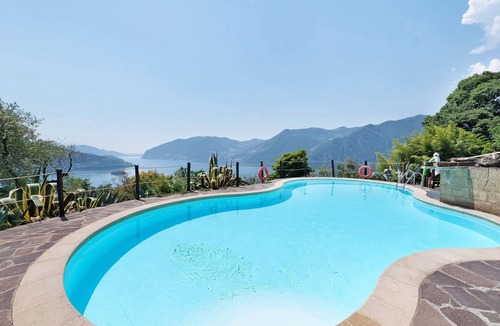 Marone Apartment | Room 'Stanza 1' with Mountain View, Wi-Fi and Air Conditioning