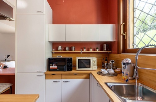Montevecchia Apartment | Room 'Stanza Miele' with Mountain View, Shared Terrace and Wi-Fi