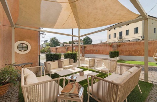 Dolo Apartment | Room 'Villa Goetzen - Camera Matrimoniale' with Wi-Fi and Air Conditioning