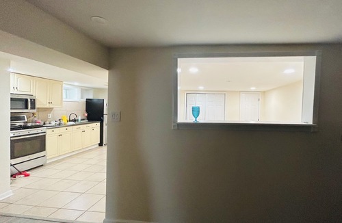 Arden Heights Apartment | Roomy garden apartment close to hospitals, shopping and transportation!