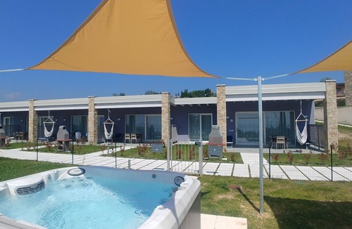 Moniga del Garda Apartment | Rosa Dei Venti: 3 bedroom Deluxe, lake view, 2 pools, central location, 8 people