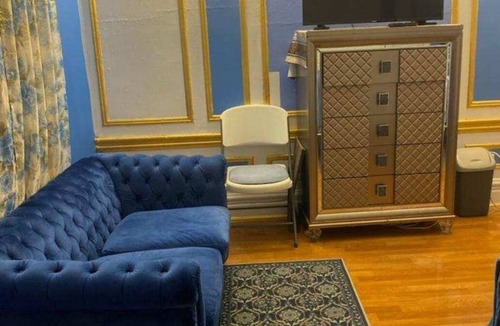 Crown Heights Apartment | Royal Crown (Heights) suite on the Parkway, near MTA trains & buses