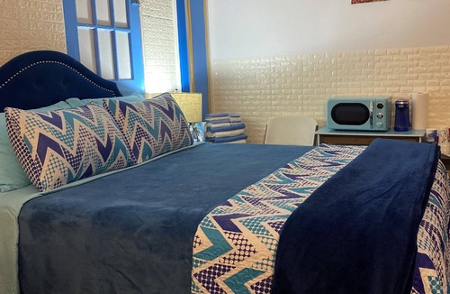 Crown Heights Apartment | Royal Crown (Heights) suite on the Parkway, near MTA trains & buses
