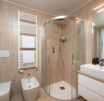 Como City Centre Apartment | Royal Lakeview Penthouse by Aura Luxury Collection