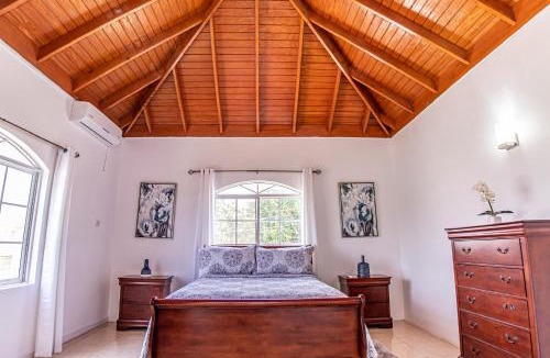 Runaway Bay Apartment | Runaway Bay Gem