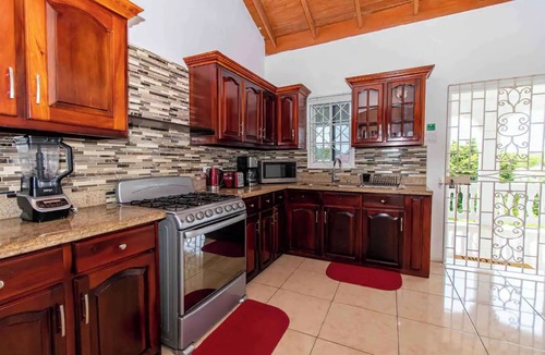 Runaway Bay Apartment | Runaway Bay Gem Villa