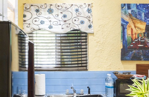 Nassau Apartment | Saffron Cottage is a cozy apt. attached to main house w/private entrance & deck.
