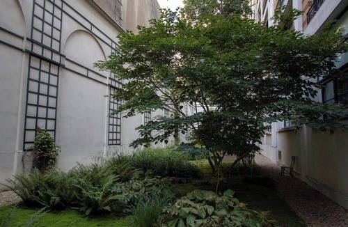 Quartier de la Monnaie Apartment | Saint Germain 1 Bedroom Apartment With Seine