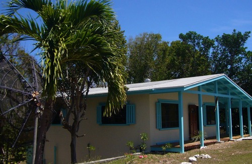Governor's Harbour Cottage | SandDollar Cottage. Ideally Located in the Center of Eleuthera