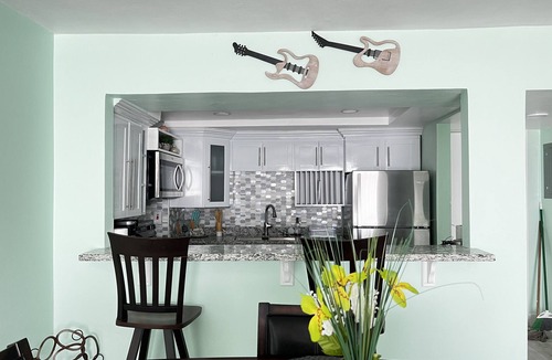 Kingston Apartment | SEAFLECTIONS - Relax, Reflect & Reminisce on the MUSIC, ART and CULTURE.