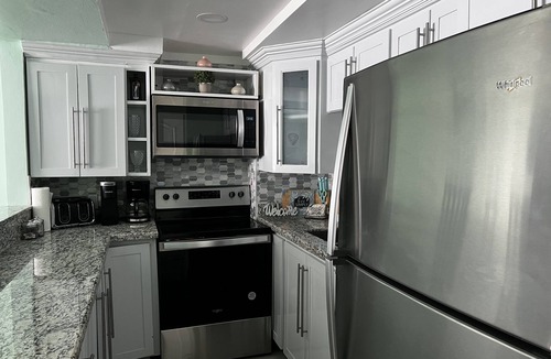 Kingston Apartment | SEAFLECTIONS - Relax, Reflect & Reminisce on the MUSIC, ART and CULTURE.