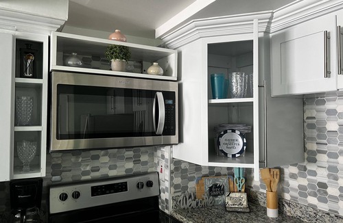 Kingston Apartment | SEAFLECTIONS - Relax, Reflect & Reminisce on the MUSIC, ART and CULTURE.