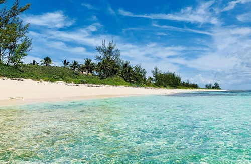 Governor's Harbour Apartment | Seahorse Apartment on Casuarina Bay beach with ocean view