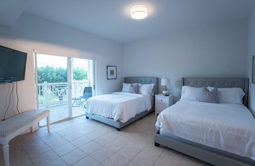 Alice Town Condo | Seaside Retreat: Charming 2BR Condo in Bimini Bay Community
