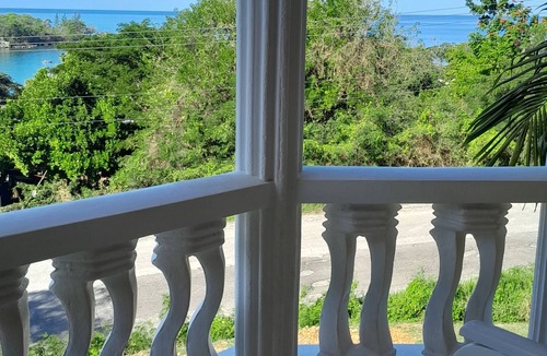 Cousins Cove Apartment | Seaview Escape two-bedroom apartment