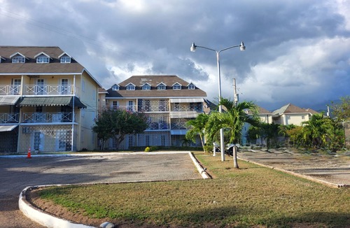 Havendale Apartment | Serene Super Studio Apartment with porch in Kingston