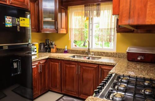 Runaway Bay Apartment | Serenity Escape Apt 3
