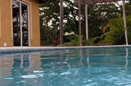 Runaway Bay Apartment | Serenity Escape