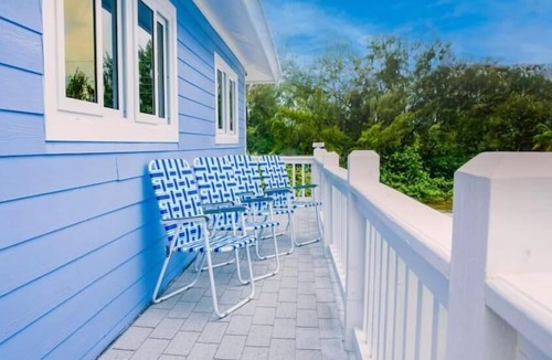 Tar Bay Apartment | Sheer Bliss BeachView Apt #4