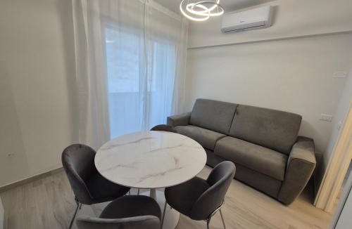 Padova Apartment | Silver House