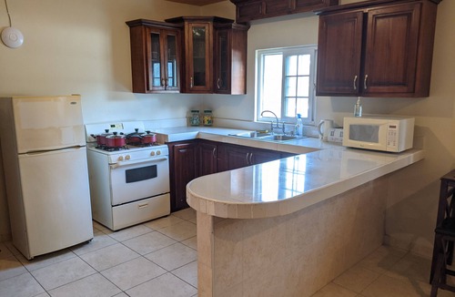 Kingston Apartment | Smile Tangerine - One Bedroom Apartment - King Bed - Secure Centrally Located
