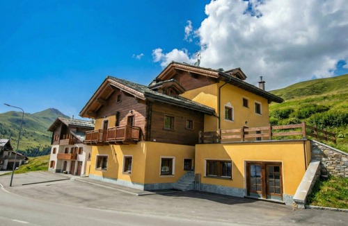 Sant'Anna Apartment | Sole Ski in- Ski out 50m, Livigno, Italy